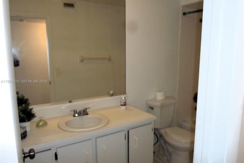 Condominio en alquiler en Miami, Florida, 2 dormitorios, 98.94 m2 № 2009848 - foto 29