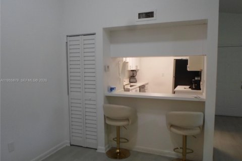 Condominio en alquiler en Miami, Florida, 2 dormitorios, 98.94 m2 № 2009848 - foto 19