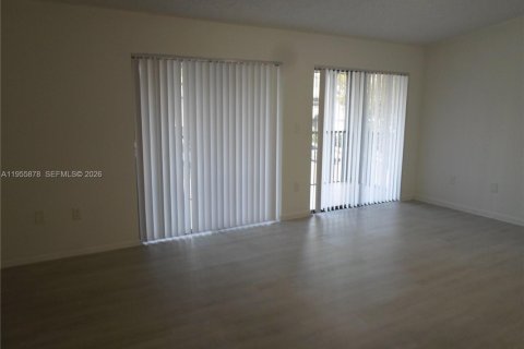 Condominio en alquiler en Miami, Florida, 2 dormitorios, 98.94 m2 № 2009848 - foto 11