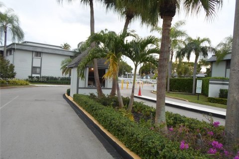 Condominio en alquiler en Miami, Florida, 2 dormitorios, 98.94 m2 № 2009848 - foto 5