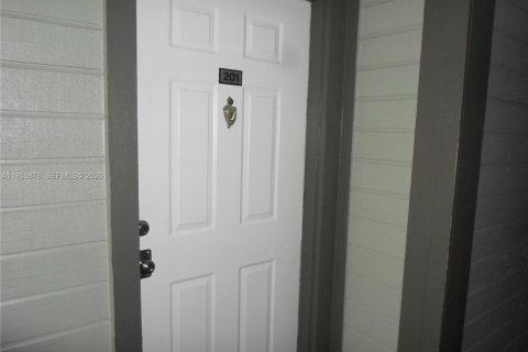 Condominio en alquiler en Miami, Florida, 2 dormitorios, 98.94 m2 № 2009848 - foto 8