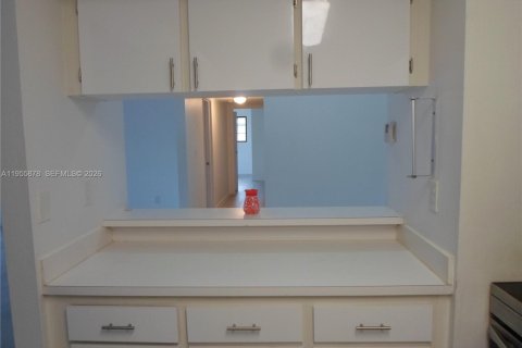 Condominio en alquiler en Miami, Florida, 2 dormitorios, 98.94 m2 № 2009848 - foto 18