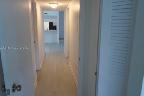 Condominio en alquiler en Miami, Florida, 2 dormitorios, 98.94 m2 № 2009848 - foto 20