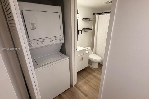 Condo in Hollywood, Florida, 2 bedrooms № 1988131 - photo 7