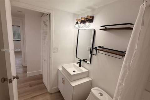 Condo in Hollywood, Florida, 2 bedrooms № 1988131 - photo 6