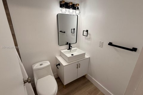 Condo in Hollywood, Florida, 2 bedrooms № 1988131 - photo 5