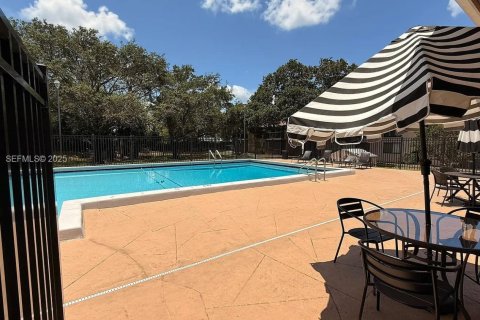 Condo in Hollywood, Florida, 2 bedrooms № 1988131 - photo 14