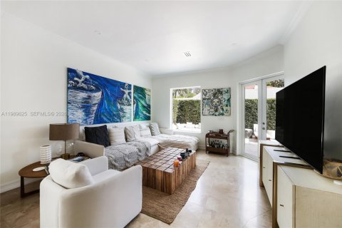 Снять в аренду виллу или дом в Майами, Флорида 5 спален, 381.46м2, № 2051911 - фото 17