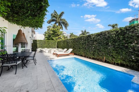 Снять в аренду виллу или дом в Майами, Флорида 5 спален, 381.46м2, № 2051911 - фото 2