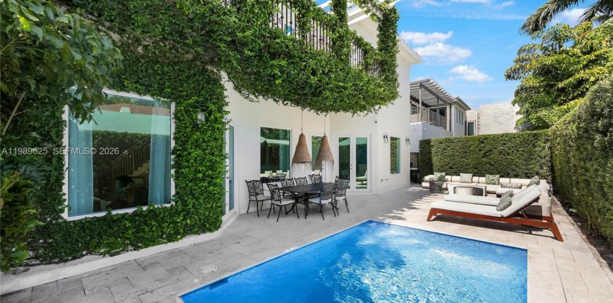 Дом в Майами, Флорида 5 спален, 381.46м2 № 2051911