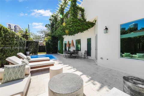 Снять в аренду виллу или дом в Майами, Флорида 5 спален, 381.46м2, № 2051911 - фото 4