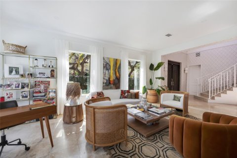 Снять в аренду виллу или дом в Майами, Флорида 5 спален, 381.46м2, № 2051911 - фото 11