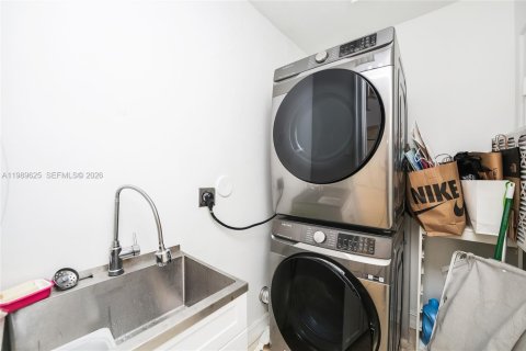 Снять в аренду виллу или дом в Майами, Флорида 5 спален, 381.46м2, № 2051911 - фото 14