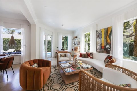 Снять в аренду виллу или дом в Майами, Флорида 5 спален, 381.46м2, № 2051911 - фото 6