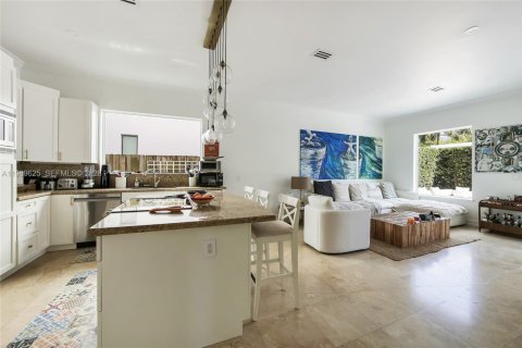 Снять в аренду виллу или дом в Майами, Флорида 5 спален, 381.46м2, № 2051911 - фото 16