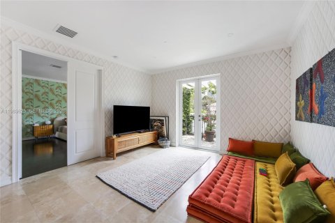 Снять в аренду виллу или дом в Майами, Флорида 5 спален, 381.46м2, № 2051911 - фото 26