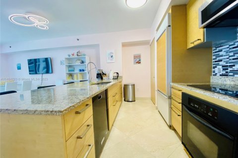 Condominio en alquiler en Hallandale Beach, Florida, 1 dormitorio, 78.41 m2 № 1731233 - foto 12