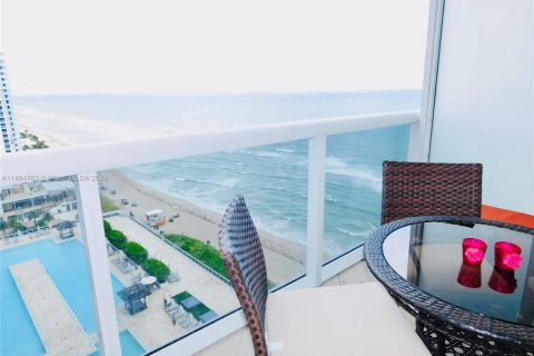 Condominio en alquiler en Hallandale Beach, Florida, 1 dormitorio, 78.41 m2 № 1731233 - foto 10