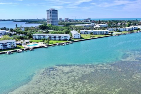 Copropriété à vendre à Sarasota, Floride: 2 chambres, 81.94 m2 № 1053946 - photo 4