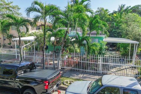 Propiedad comercial en venta en Miami, Florida, 143.26 m2 № 1965051 - foto 13