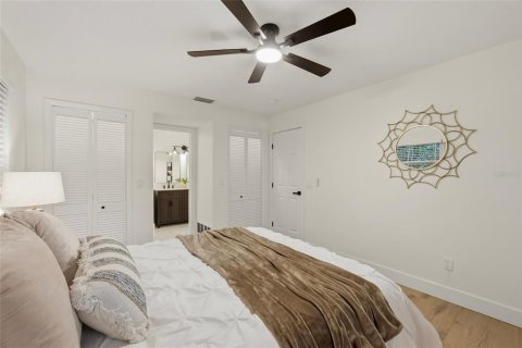 House in Largo, Florida 3 bedrooms, 192.77 sq.m. № 2259271 - photo 29