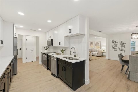 House in Largo, Florida 3 bedrooms, 192.77 sq.m. № 2259271 - photo 21