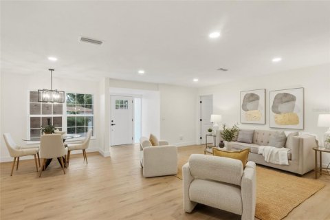 House in Largo, Florida 3 bedrooms, 192.77 sq.m. № 2259271 - photo 6