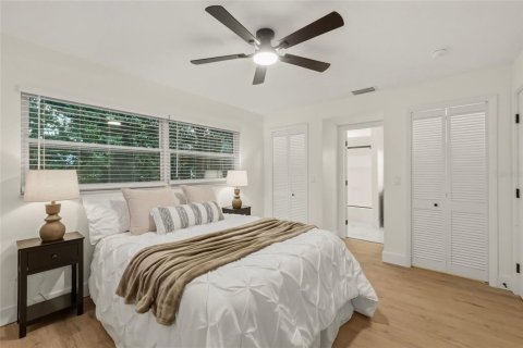 House in Largo, Florida 3 bedrooms, 192.77 sq.m. № 2259271 - photo 28