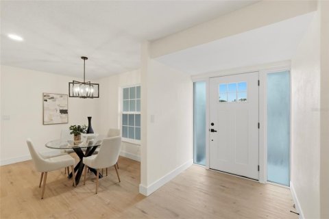House in Largo, Florida 3 bedrooms, 192.77 sq.m. № 2259271 - photo 3