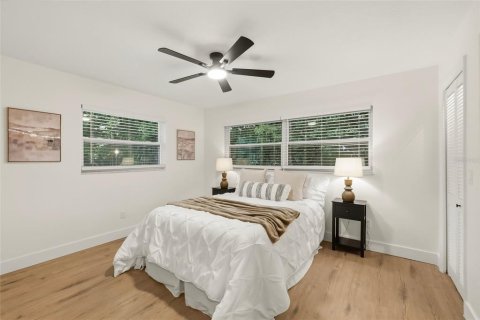 House in Largo, Florida 3 bedrooms, 192.77 sq.m. № 2259271 - photo 27