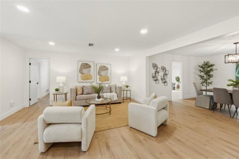 House in Largo, Florida 3 bedrooms, 192.77 sq.m. № 2259271 - photo 5