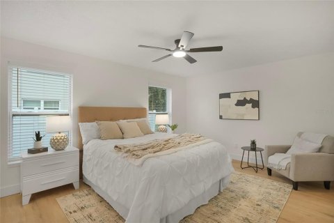 House in Largo, Florida 3 bedrooms, 192.77 sq.m. № 2259271 - photo 11