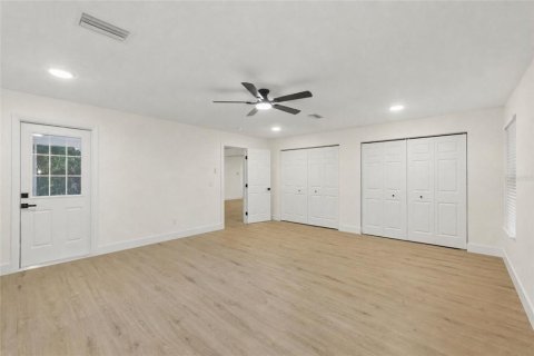 House in Largo, Florida 3 bedrooms, 192.77 sq.m. № 2259271 - photo 18