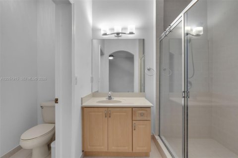 Townhouse in Dania Beach, Florida 2 bedrooms, 128.11 sq.m. № 2265873 - photo 10