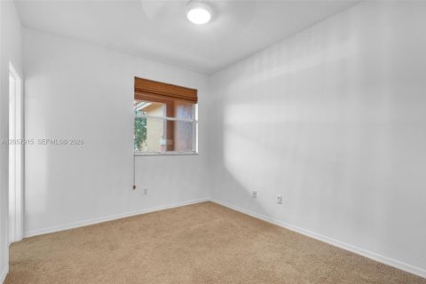 Townhouse in Dania Beach, Florida 2 bedrooms, 128.11 sq.m. № 2265873 - photo 13