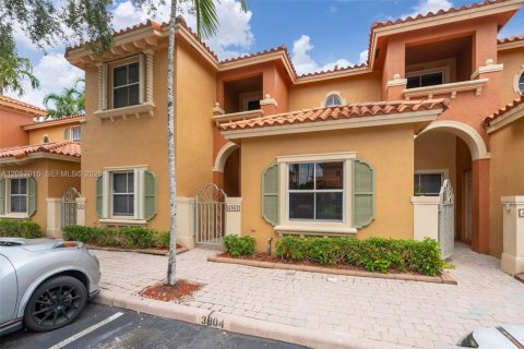 Townhouse in Dania Beach, Florida 2 bedrooms, 128.11 sq.m. № 2265873