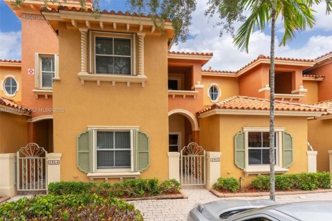 Townhouse in Dania Beach, Florida 2 bedrooms, 128.11 sq.m. № 2265873 - photo 2