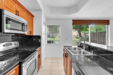 Townhouse in Dania Beach, Florida 2 bedrooms, 128.11 sq.m. № 2265873 - photo 23