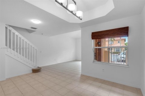 Townhouse in Dania Beach, Florida 2 bedrooms, 128.11 sq.m. № 2265873 - photo 26