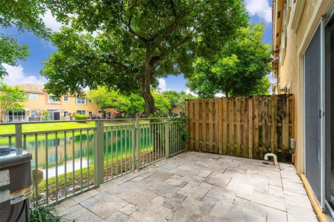 Townhouse in Dania Beach, Florida 2 bedrooms, 128.11 sq.m. № 2265873 - photo 29