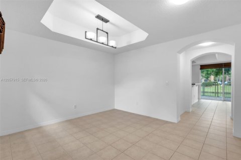 Townhouse in Dania Beach, Florida 2 bedrooms, 128.11 sq.m. № 2265873 - photo 17