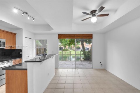 Townhouse in Dania Beach, Florida 2 bedrooms, 128.11 sq.m. № 2265873 - photo 18