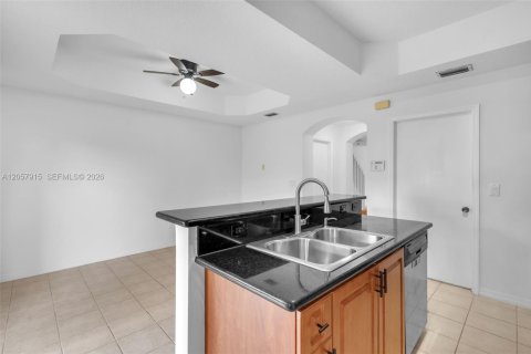 Townhouse in Dania Beach, Florida 2 bedrooms, 128.11 sq.m. № 2265873 - photo 22