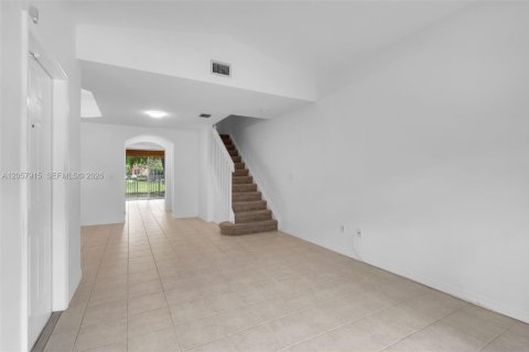 Townhouse in Dania Beach, Florida 2 bedrooms, 128.11 sq.m. № 2265873 - photo 3