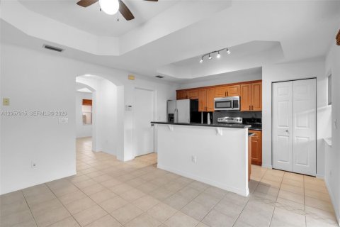 Townhouse in Dania Beach, Florida 2 bedrooms, 128.11 sq.m. № 2265873 - photo 20