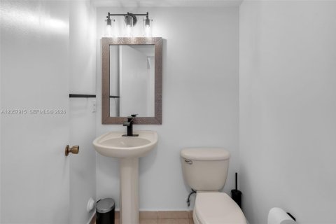Townhouse in Dania Beach, Florida 2 bedrooms, 128.11 sq.m. № 2265873 - photo 24