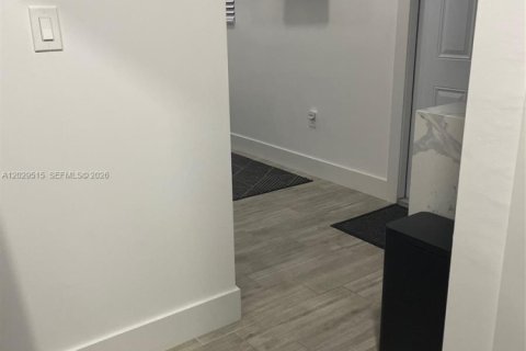 Снять в аренду коммерческую недвижимость в Окленд-Парк, Флорида 41.81м2, № 2155157 - фото 15