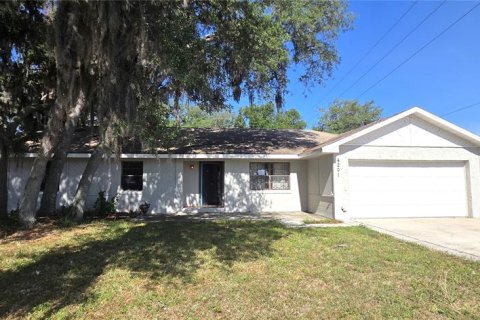 House in Winter Haven, Florida 3 bedrooms, 172.8 sq.m. № 2225205