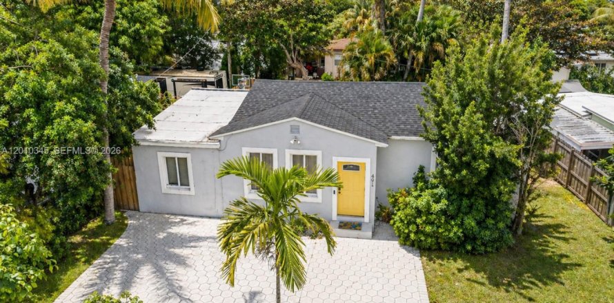 House in Miami, Florida 3 bedrooms, 123.19 sq.m. № 2073655
