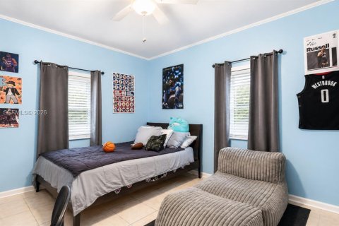 House in Miami, Florida 3 bedrooms, 123.19 sq.m. № 2073655 - photo 12